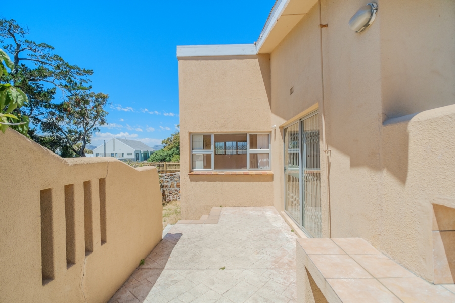 5 Bedroom Property for Sale in Kommetjie Western Cape